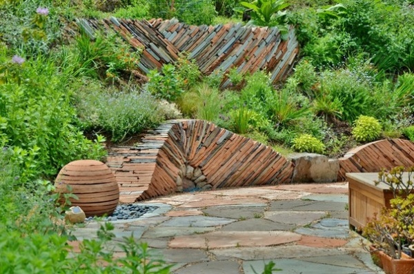 Contemporary Landscape by Mariposa Gardening & Design, LLC