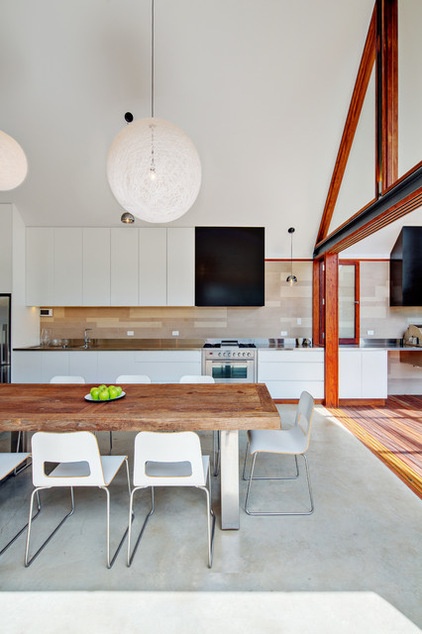 Contemporary Kitchen by Angus Mackenzie Architect