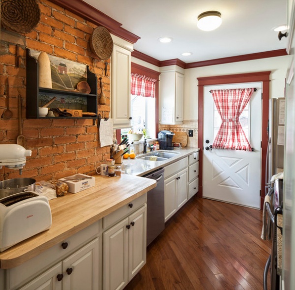 Farmhouse Kitchen by Handy Home Guys