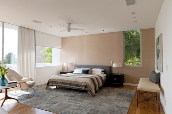 Modern Bedroom by DISC Interiors