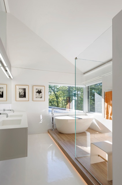 Contemporary Bathroom by Fougeron Architecture FAIA