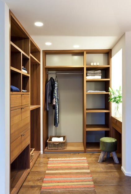 Contemporary Closet by Studio Mark Ruthven