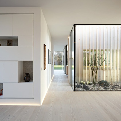 Contemporary Hall by Lach und Schnitzer GmbH