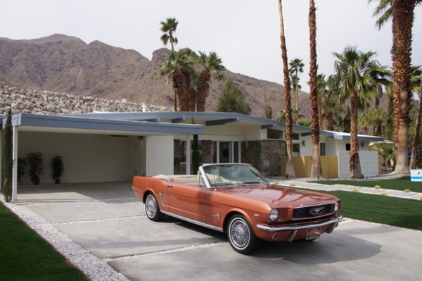 Fans of Midcentury Modernism Head to Palm Springs