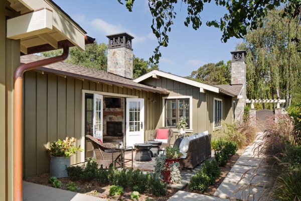 Farmhouse Patio by Anne Sneed Architectural Interiors