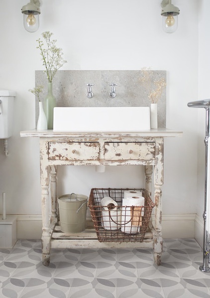 Industrial Bathroom by Lindsey Lang Design Ltd