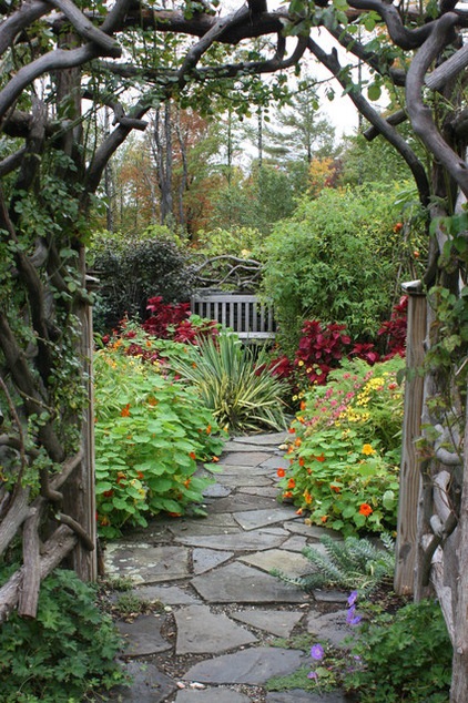 Traditional Landscape by Bloom Landscape Design and Fine Gardening Service