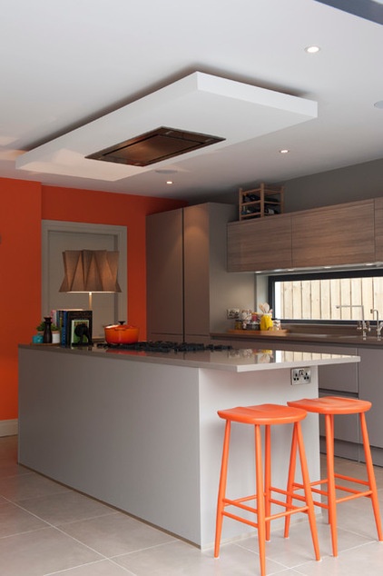 Contemporary Kitchen by Maven