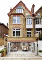 Houzz Tour: A New House With a Grand Old Face