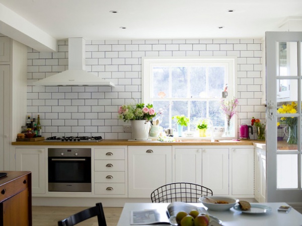 Farmhouse Kitchen by Anna Standish Interiors