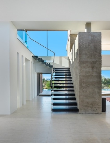 Contemporary Entry by Tate Studio Architects