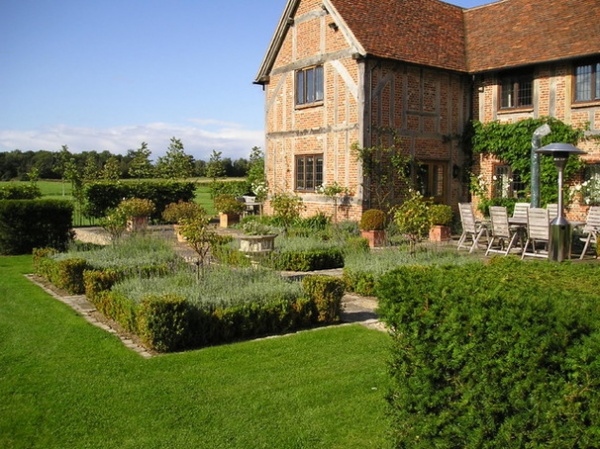 Traditional Landscape by Laurence Maunder Garden Design & Consultancy