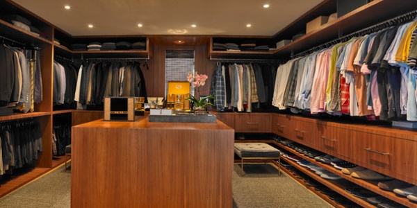 Contemporary Closet by Carolyn Reyes