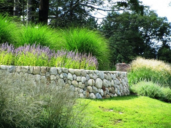 Traditional Landscape by Landscape Design Associates of Westchester, Inc.