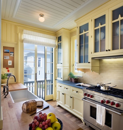 Beach Style Kitchen by Gary Brewer Robert A.M. Stern Architects