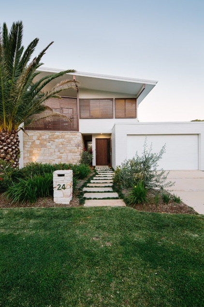 Houzz Tour: Surfer’s Beach House Built for Outdoor Living