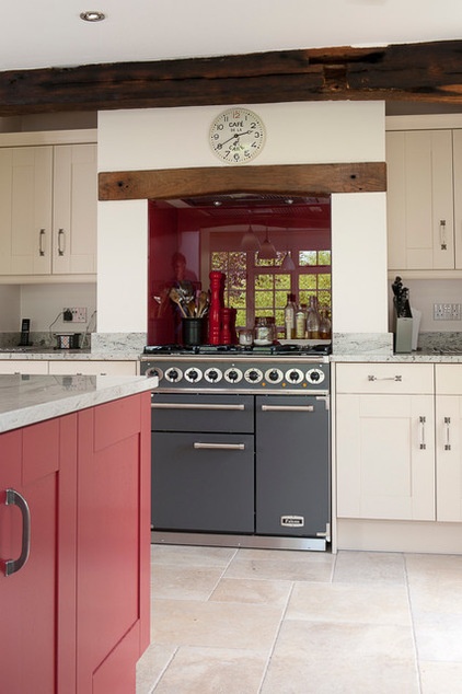 Kitchen of the Week: Splashes of Red for a Country Classic