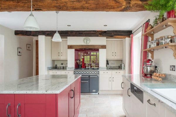 Kitchen of the Week: Splashes of Red for a Country Classic