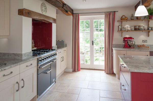 Kitchen of the Week: Splashes of Red for a Country Classic