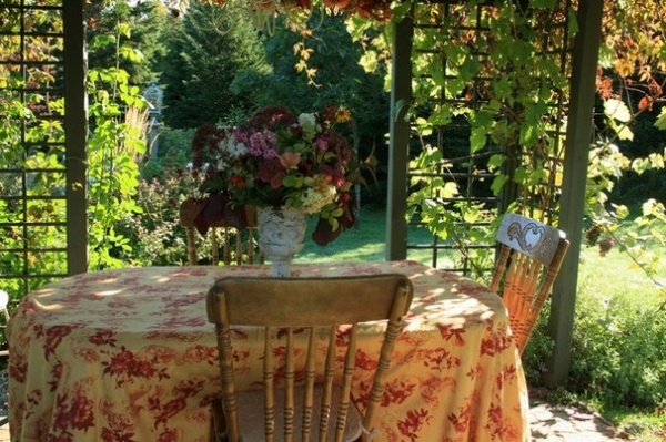 Traditional Patio by Aiken House & Gardens