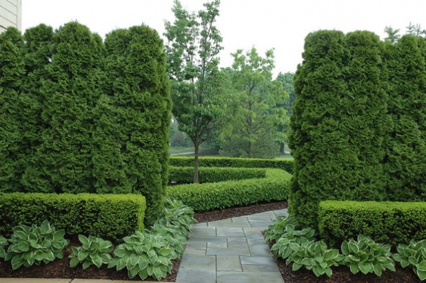 Traditional Landscape by Land Architects, Inc.