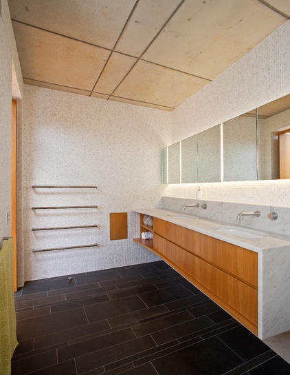 Bathroom by Richard Cole Architecture