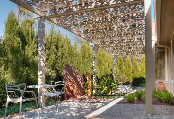 Patio Details: A Custom Aluminum Arbor Cools Things Down in Texas