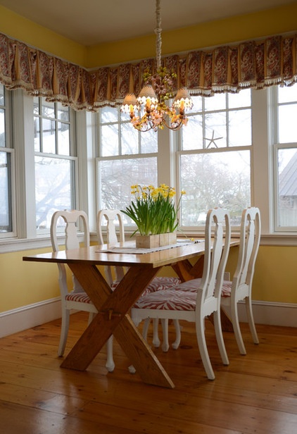 Beach Style Dining Room by Faith Towers Media