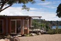 Houzz Tour: Three Pods Make a Beach House in New Zealand