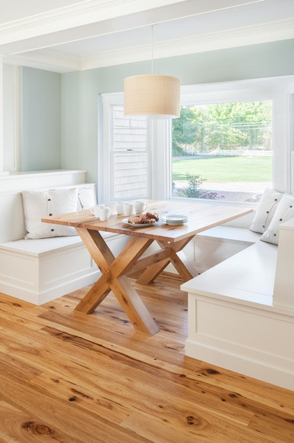 Beach Style Dining Room by Jewett Farms + Co.