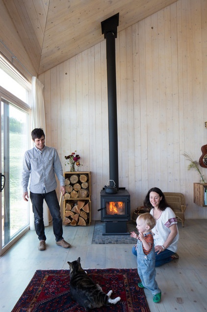 Houzz Tour: Family Builds Off the Grid Near the Cascade Mountains