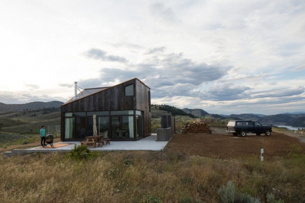 Houzz Tour: Family Builds Off the Grid Near the Cascade Mountains