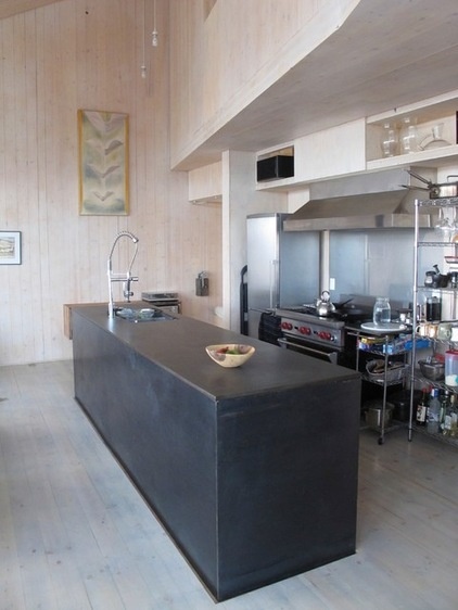 Houzz Tour: Family Builds Off the Grid Near the Cascade Mountains