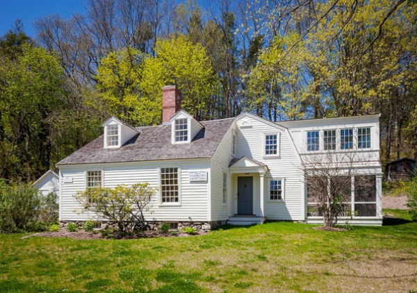 Houzz Tour: Historic Concord Grapevine Cottage’s Charms Restored