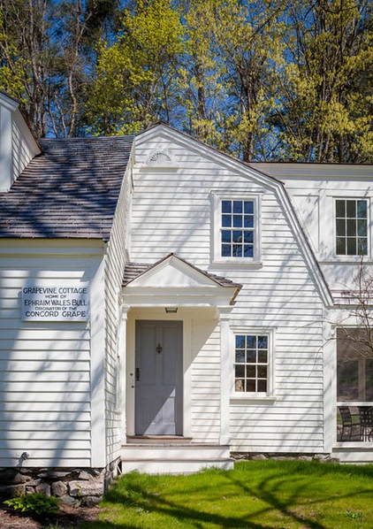 Houzz Tour: Historic Concord Grapevine Cottage’s Charms Restored