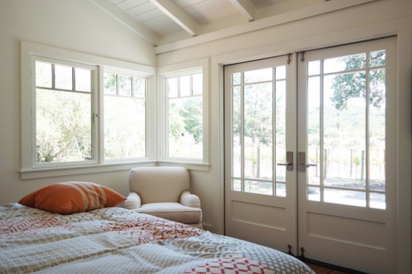 Farmhouse Bedroom by Marcus & Willers Architects