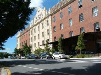 Houzz Tour: Wool Store-Turned-Apartment Gets a Glamorous Reboot