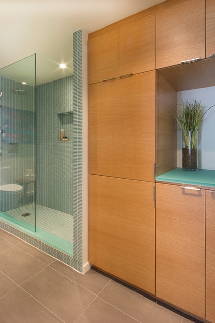 Modern Laundry Room by Affecting Spaces