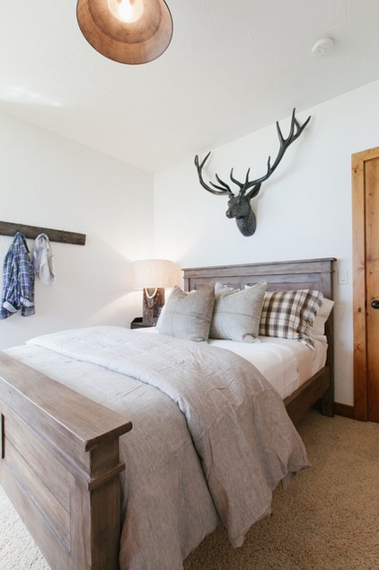 Rustic Bedroom by Jodi Fleming / Fleming Distinctive Homes