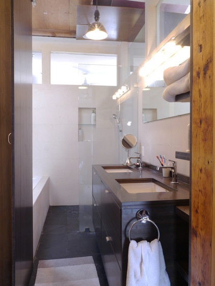 Contemporary Bathroom by Nasozi Kakembo (xN Fotography)