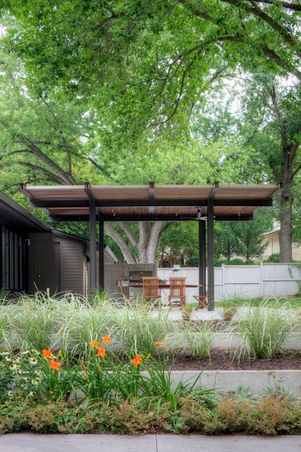 Patio Details: A Modern Pergola Stands Up to Nebraska’s Climate