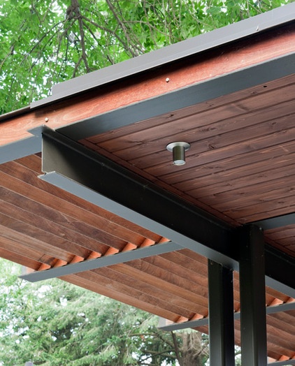 Patio Details: A Modern Pergola Stands Up to Nebraska’s Climate