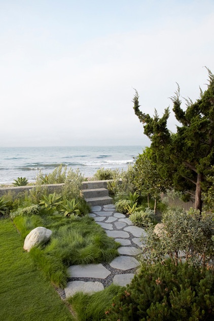 Houzz Tour: From Strictly Traditional to ‘Surf’s Up’