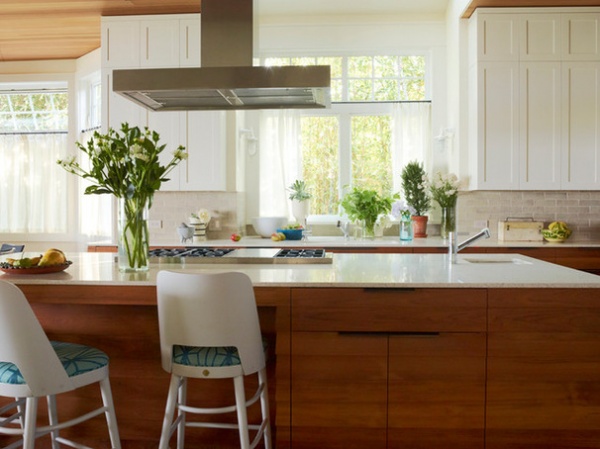 Houzz Tour: From Strictly Traditional to ‘Surf’s Up’