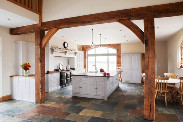 Farmhouse Kitchen by Hill Farm Furniture Ltd