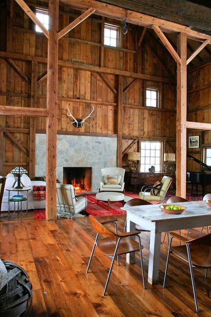 Rustic Living Room by Northworks Architects and Planners