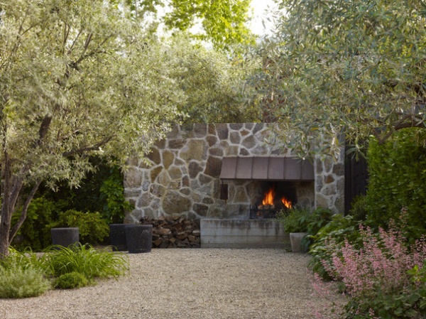 Traditional Landscape by ROCHE+ROCHE Landscape Architecture