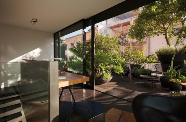 Contemporary Dining Room by Woods Bagot Australia