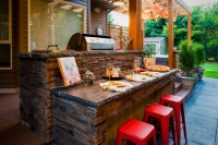 10 Ideas to Make Your Outdoor Kitchen Sizzle