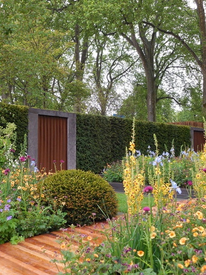 At the Chelsea Flower Show, a Jewel-Colored, Wildlife-Friendly Garden